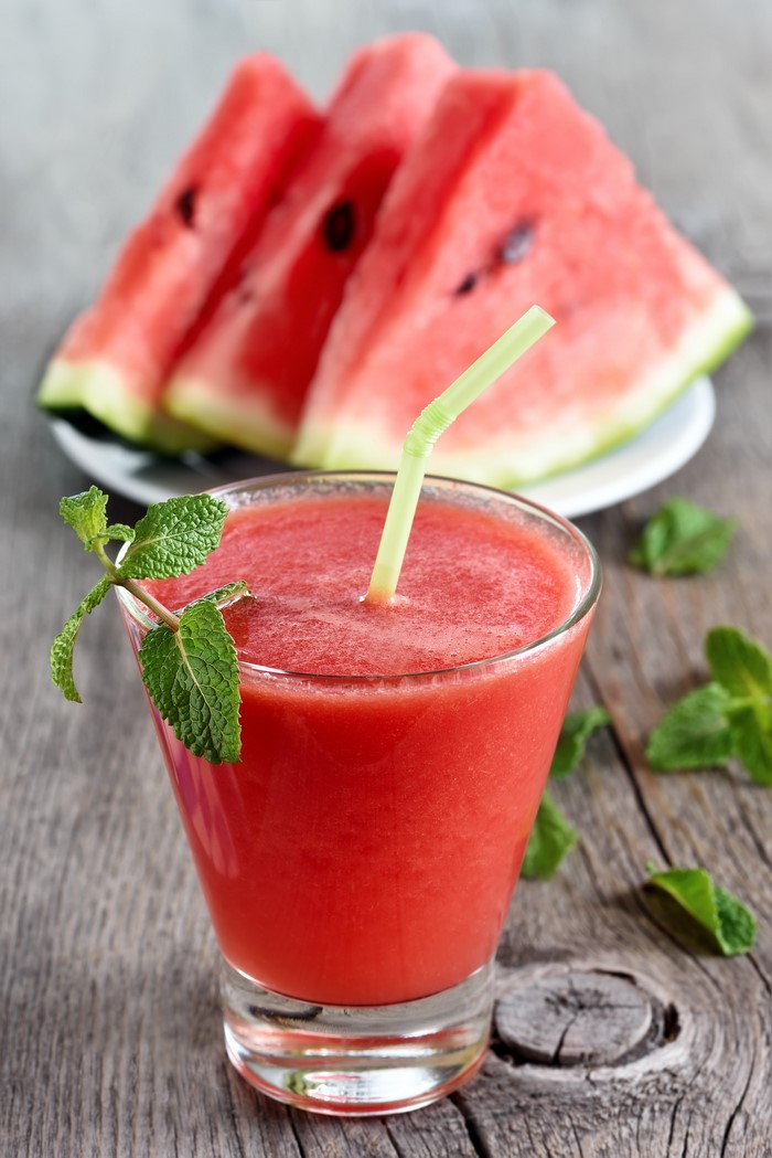 Watermelon juice with mint and watermelon slices