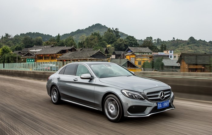 4K Mercedes-Benz AMG C-Class W205 Silver Motion