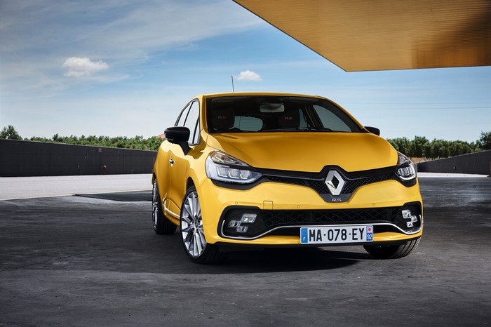 4K 2016 Renault Clio R.S. 200 Yellow Front