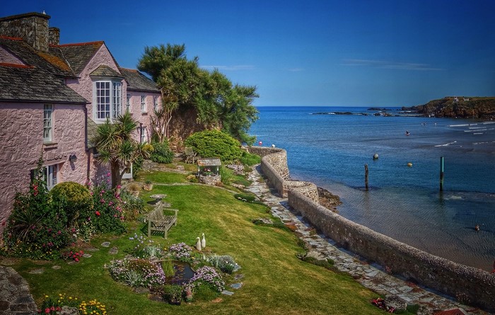 Pink house by the sea in Bude, Cornwall, United Kingdom