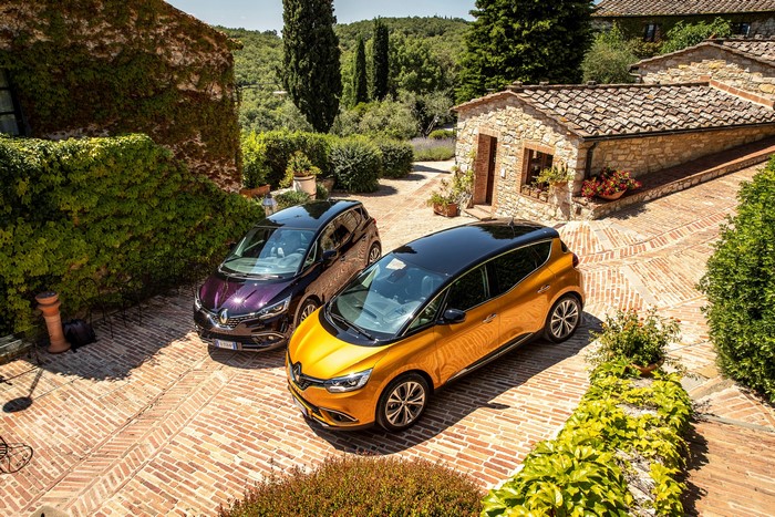 Two Renault Scenic cars parked in a courtyard