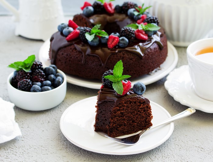 Chocolate bundt cake with berries and tea