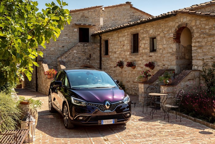 Renault Scenic Initiale Paris Violet Metallic Front