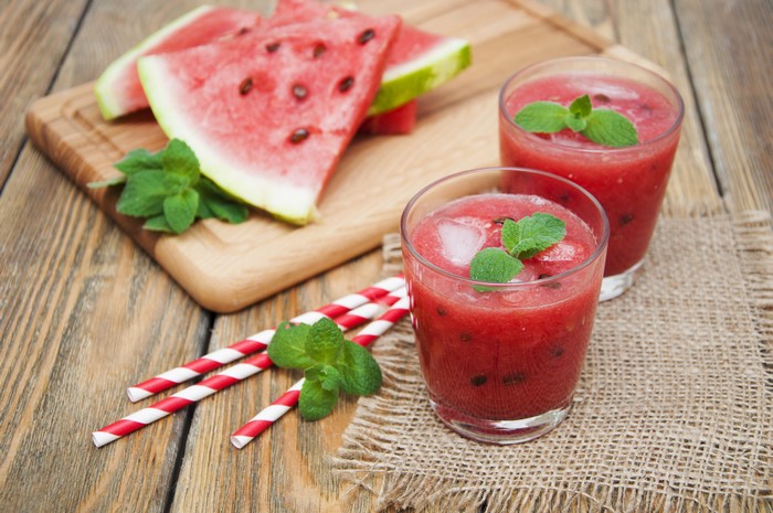 Watermelon juice with mint and watermelon slices