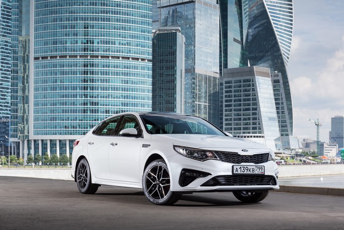 White 2018 Kia Optima GT-Line