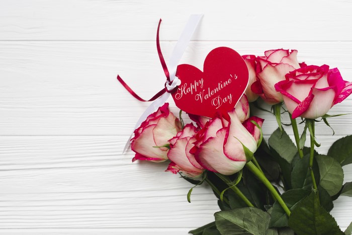 Roses with Happy Valentine's Day heart tag
