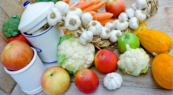 Vegetables and Fruits with Garlic and Apples