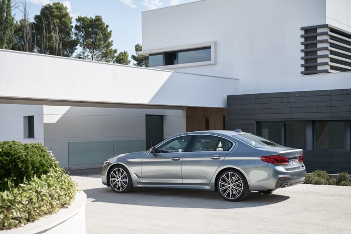 4K 2017 BMW 5-series 540i M Sport G30