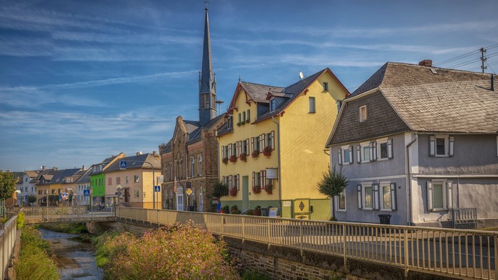 Houses and a river in Miehlen, Germany