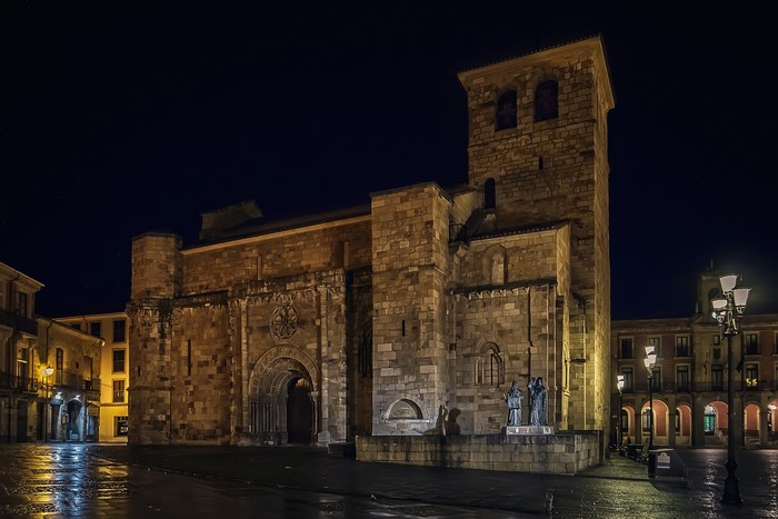 Church and sculptures at night in Zamora, Spain
