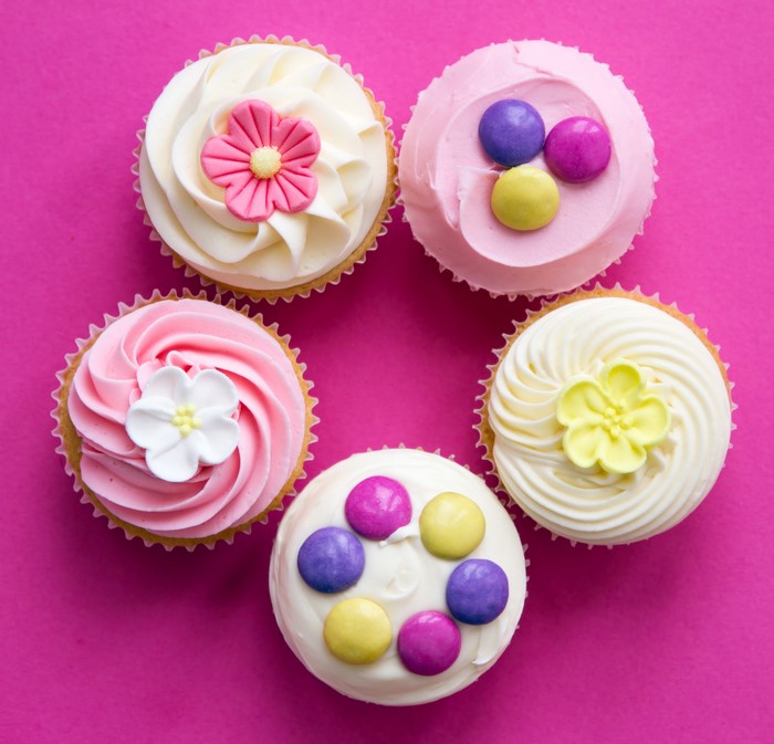 Cupcakes with frosting and candy decorations