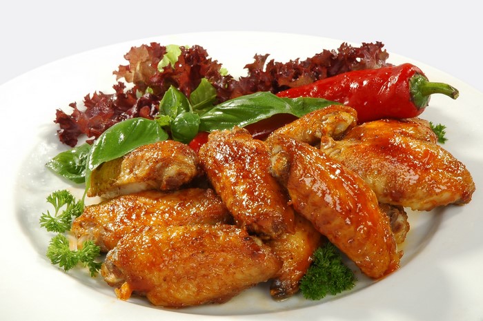Chicken wings with salad and chili pepper