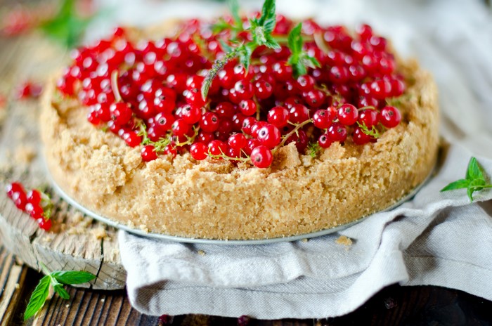 4K Cake with Red Currants and Mint