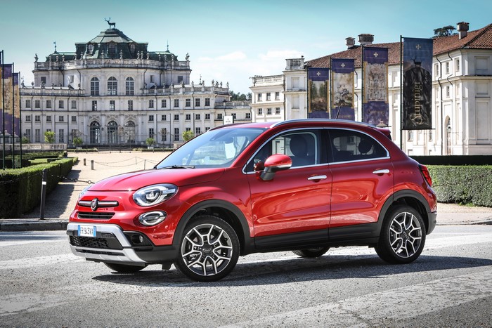 4K 2018 Fiat 500X Cross in Red