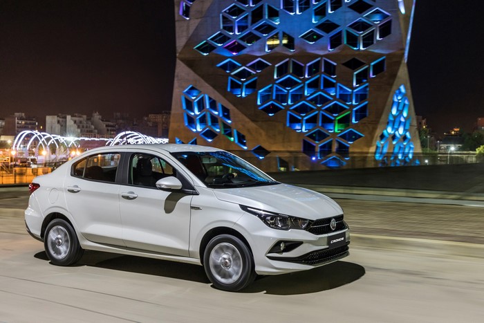 Fiat Cronos driving at night