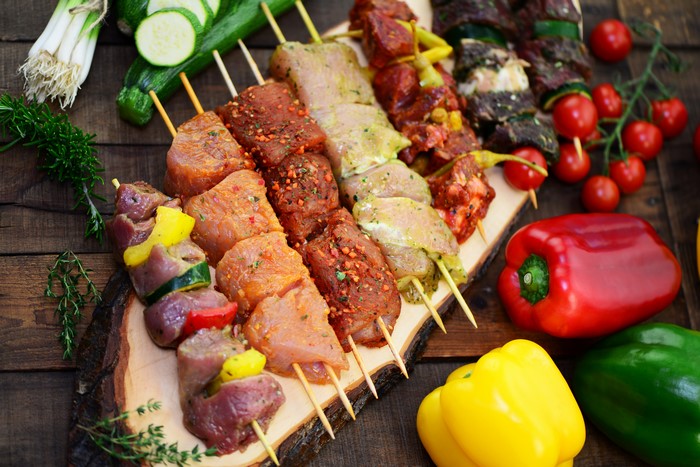 Raw Meat and Vegetable Skewers with Peppers and Tomatoes