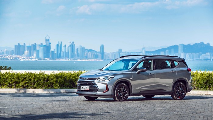 Grey Chevrolet Orlando Redline Estate car