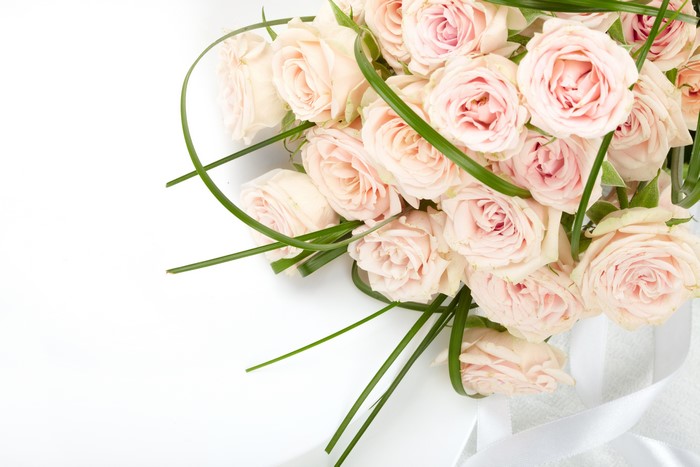 Pink Roses Bouquet with Green Stems