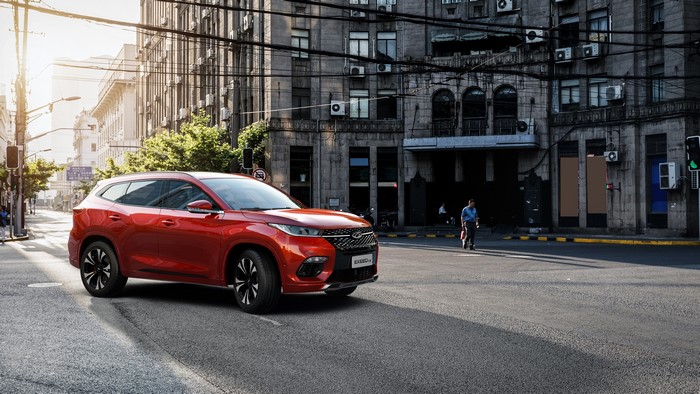Red 2018 Exeed TX Crossover by Chery