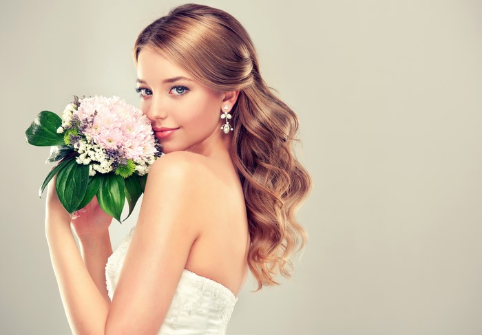 Bride with bouquet and earrings