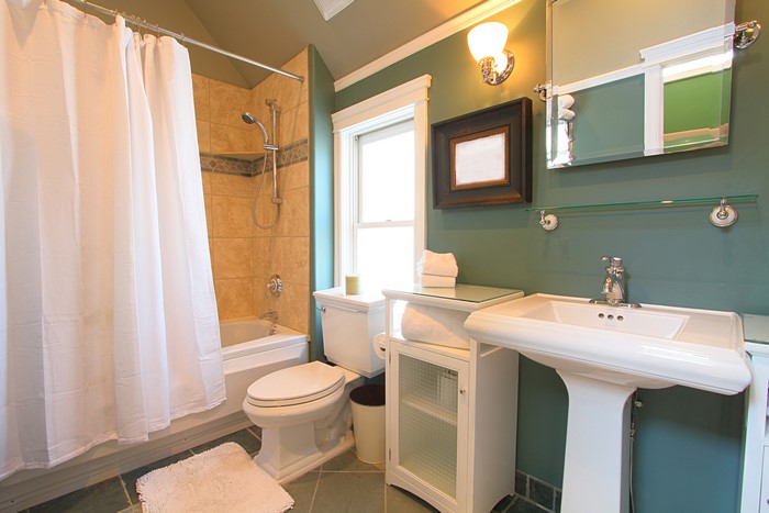 Bathroom Interior Design with Lamp