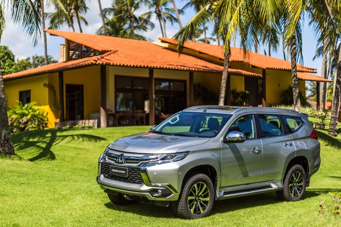 Grey 2018 Mitsubishi Pajero Sport Crossover