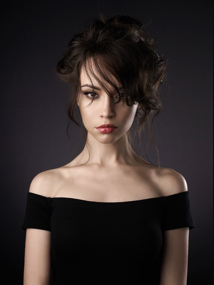 4K Brown haired woman