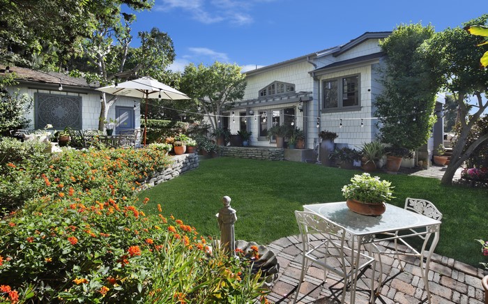 Backyard with lawn and patio furniture in Laguna Beach, USA