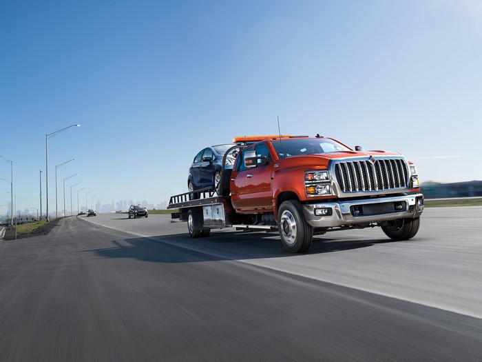 4K Orange International Roll Back Recovery Truck