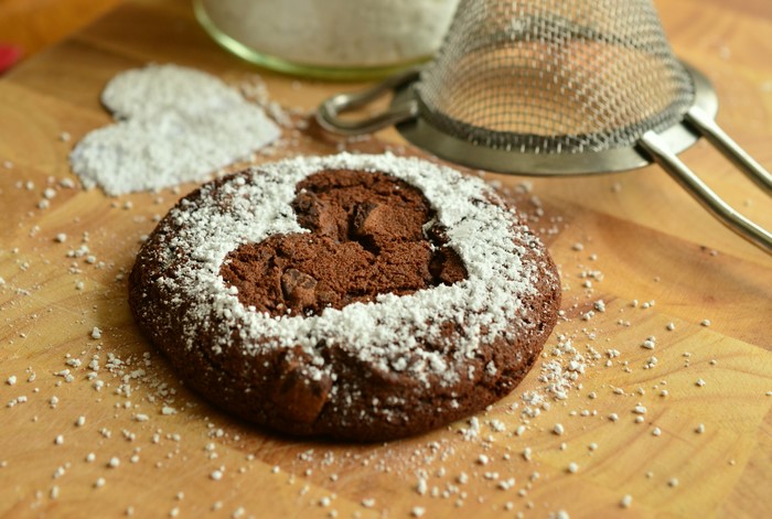 Chocolate cookie with powdered sugar heart