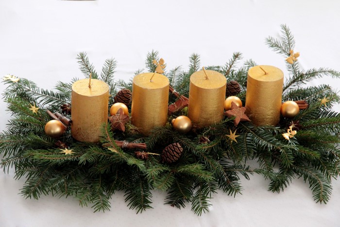 Christmas Advent wreath with four gold candles