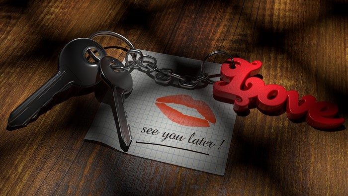 Keys with Love charm and kiss note