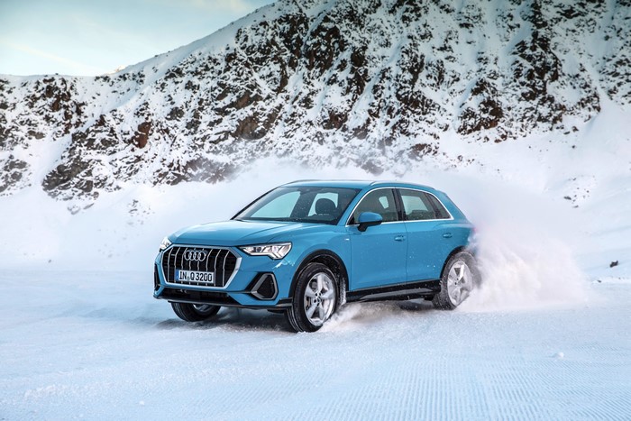Audi Q3 quattro S line in snow