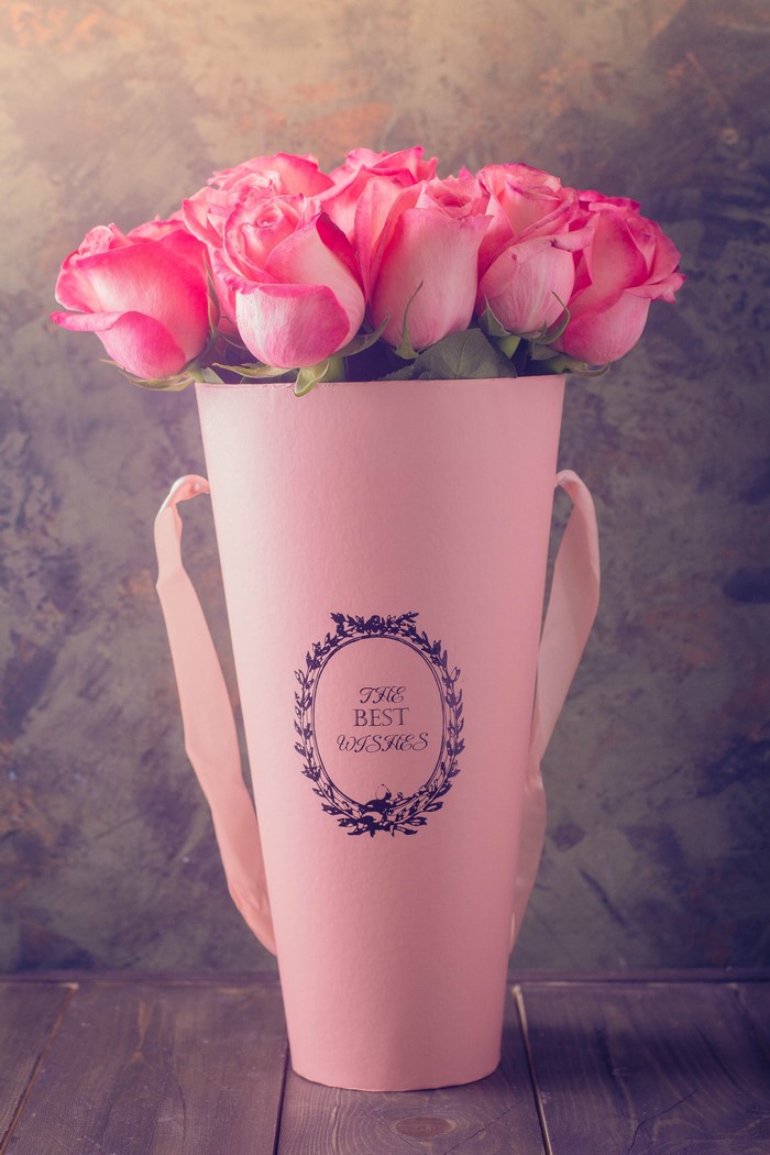 Pink roses in a pink vase with "The Best Wishes" inscription