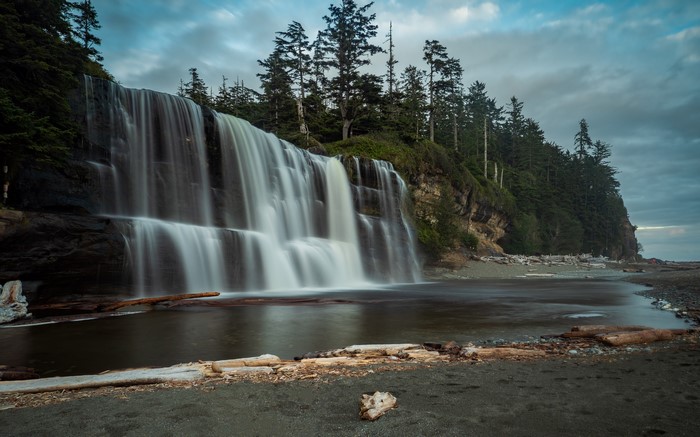 Tsusiat Falls, British Columbia, Canada