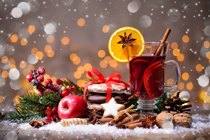 Christmas mulled wine with cookies and apple