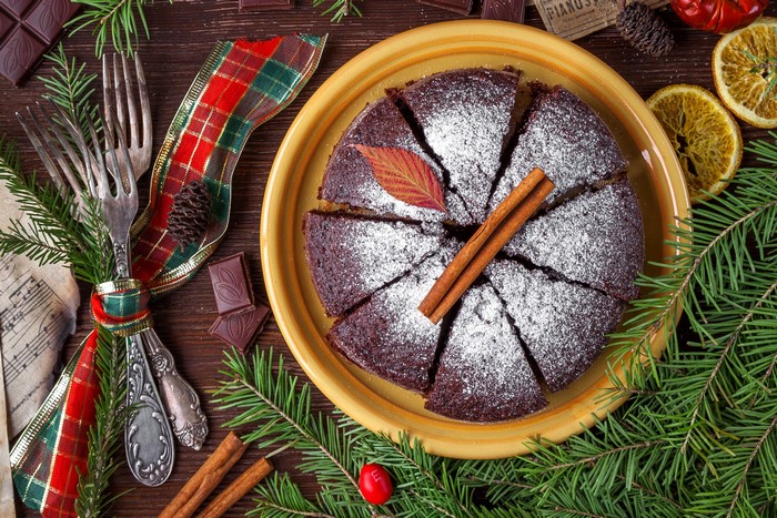 Chocolate cake with powdered sugar and cinnamon