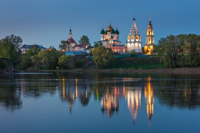 Kolomna churches reflected in river at dusk