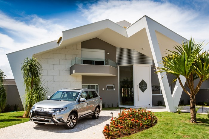 2018 Mitsubishi Outlander HPE-S Latam in Silver