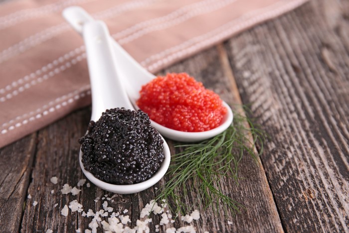 Black and red caviar on spoons with dill
