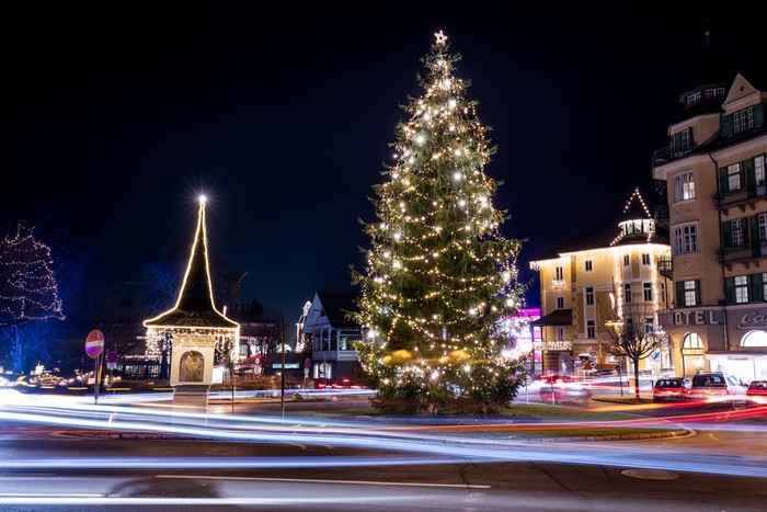 Christmas tree and fountain in Austria at night