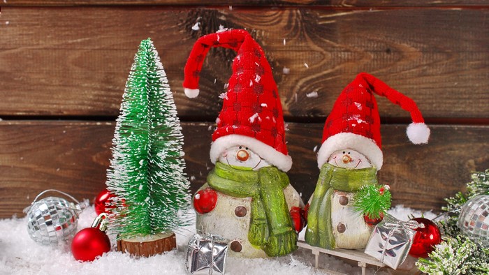 Christmas snowmen with trees and gifts
