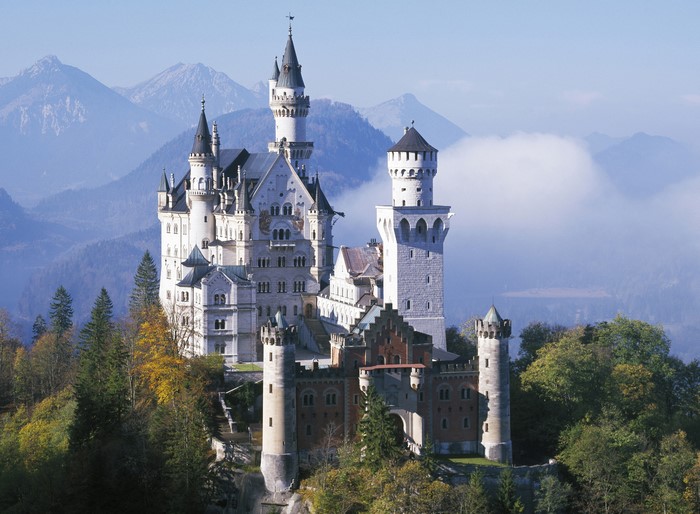 4K Neuschwanstein Castle in Autumn, Bavaria