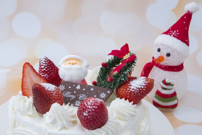 Christmas cake with Santa, strawberries, and snowman decoration
