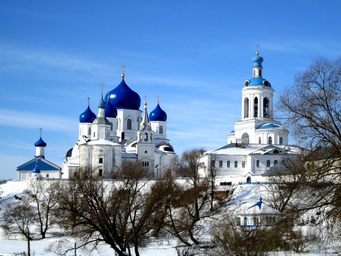 Bogolyubsky convent in Suzdal, Russia during winter