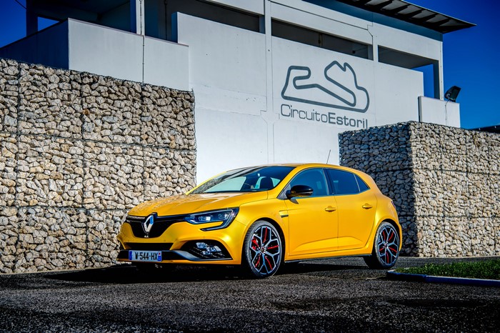 Yellow Renault Megane R.S. Trophy Worldwide at Circuito Estoril