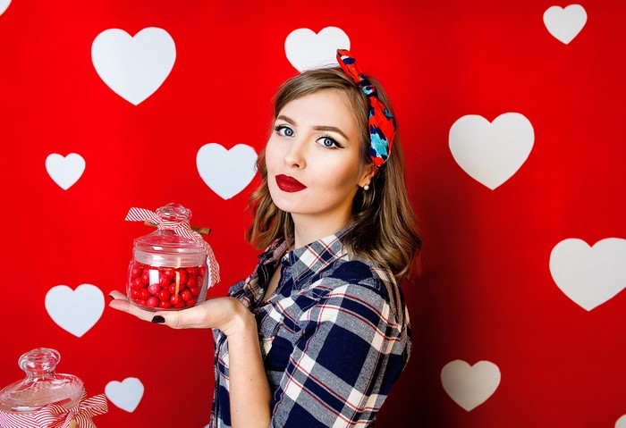 Woman in pin-up style holding a jar of candies