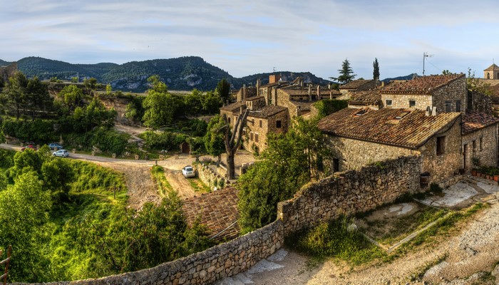 4K HDR Houses in Ciurana de Prades, Catalonia, Spain