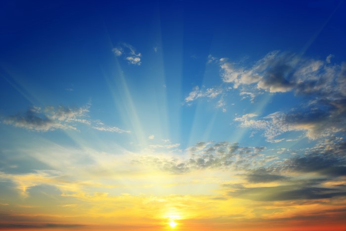 4K Radiant Sunrise with Sun Rays and Clouds