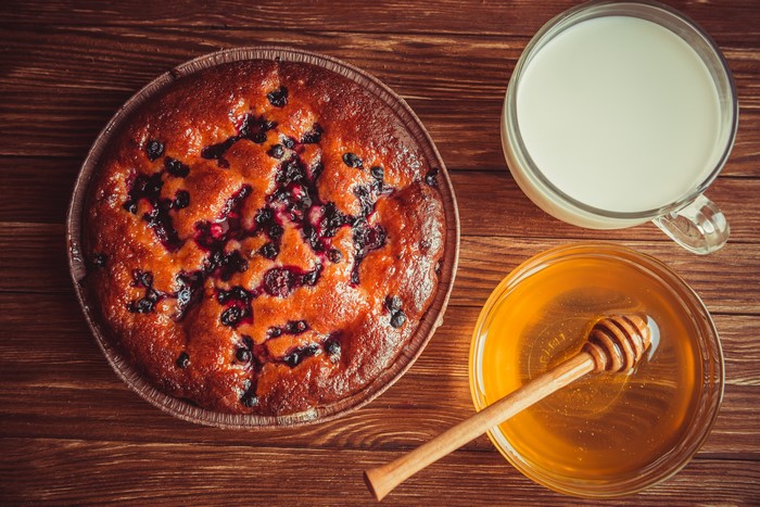 Berry pie with milk and honey